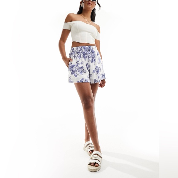 ABERCROMBIE & FITCH linen blend shorts in toile white with blue floral print - Picture 2 of 10